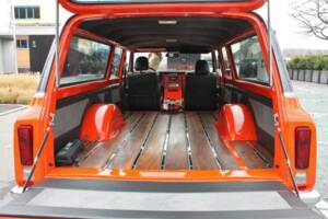 Image 29/30 of Chevrolet Suburban (1970)