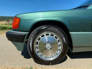 Bild 20/21 von Mercedes-Benz 190 E 2.3 (1991)