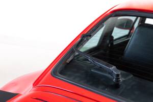 Image 24/32 of Porsche 911 Turbo 3.3 (1992)