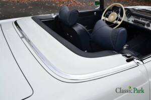 Image 22/50 of Mercedes-Benz 250 SL (1966)