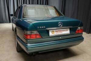 Image 29/40 de Mercedes-Benz E 220 (1995)