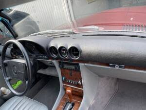 Image 7/9 of Mercedes-Benz 560 SL (1985)