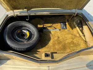 Image 12/31 of Lincoln Continental Diamond Jubilee Gold Edition (1978)