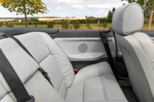 Immagine 15/23 di BMW 318i (1995)