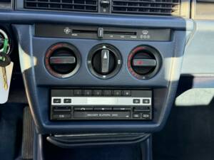 Bild 18/21 von Mercedes-Benz 190 E 1.8 (1990)