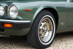 Image 32/50 of Jaguar XJ 6 4.2 (1985)