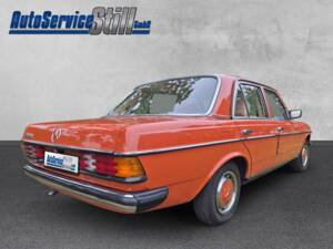 Image 3/41 of Mercedes-Benz 200 D (1981)