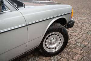 Bild 2/83 von Mercedes-Benz 300 D Turbodiesel (1983)