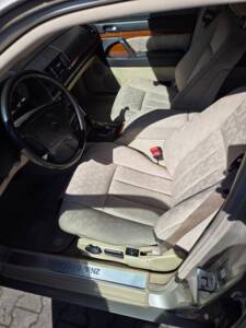 Bild 9/12 von Mercedes-Benz 300 SE (1991)