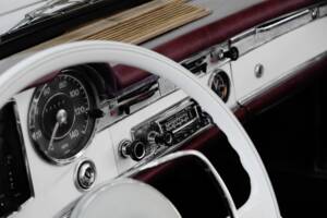 Afbeelding 25/40 van Mercedes-Benz 230 SL (1964)