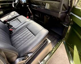 Bild 14/19 von Land Rover 90 (1987)