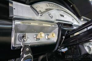 Image 44/77 of Ford Fairlane 500 Club Victoria (1958)