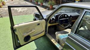 Image 28/71 of Mercedes-Benz 240 D (1980)