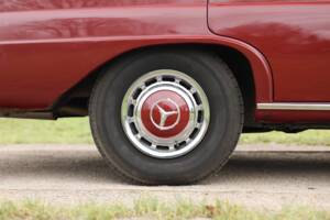 Image 32/50 of Mercedes-Benz 220 (1967)