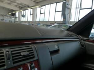 Image 2/33 of Mercedes-Benz E 230 (1995)