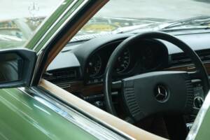 Image 44/50 de Mercedes-Benz 350 SE (1975)
