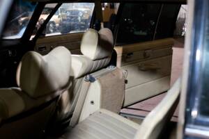 Image 58/64 of Mercedes-Benz 230/6 LWB (1976)