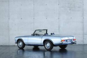 Immagine 2/40 di Mercedes-Benz 230 SL (1966)