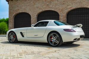 Image 12/50 of Mercedes-Benz SLS AMG (2010)