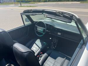 Immagine 9/18 di Porsche 911 Carrera 3.2 (1986)
