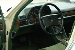 Bild 19/50 von Mercedes-Benz 280 SE (1984)