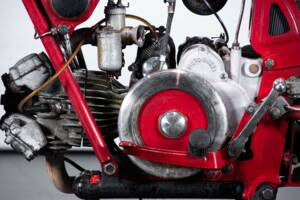 Image 14/50 de Moto Guzzi 250 SS (1950)