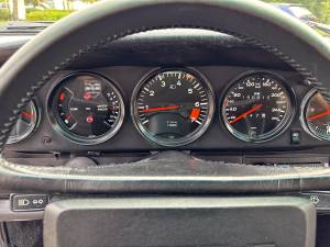 Imagen 13/18 de Porsche 911 Carrera 3.2 (WTL) (1985)