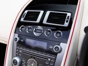 Afbeelding 48/81 van Aston Martin DB 9 Volante (2015)