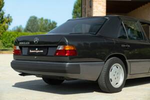Bild 22/50 von Mercedes-Benz 300 E-24 (1989)