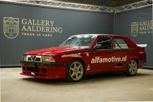 Image 16/50 de Alfa Romeo 75 3.0 V6 QV (1990)