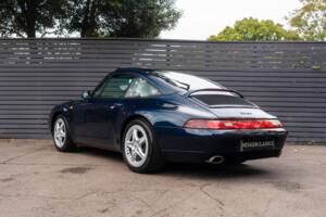 Image 2/68 of Porsche 911 Carrera (1997)