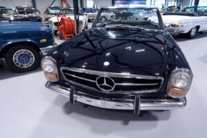 Immagine 4/36 di Mercedes-Benz 280 SL (1971)