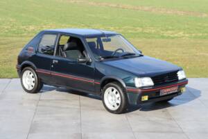 Imagen 1/50 de Peugeot 205 GTi 1.9 (1991)