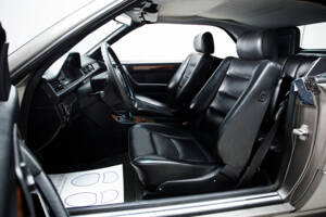 Image 10/33 of Mercedes-Benz 300 CE-24 (1992)
