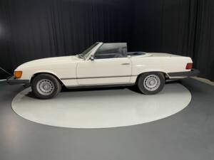 Image 6/8 of Mercedes-Benz 380 SL (1983)