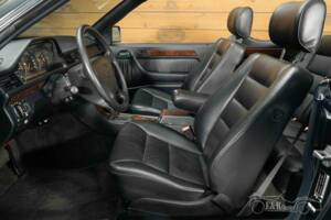 Bild 10/19 von Mercedes-Benz E 320 (1994)