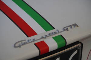 Image 7/28 de Alfa Romeo Giulia GT 1300 Junior (1970)