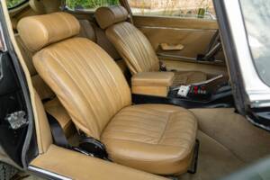 Bild 29/50 von Jaguar E-Type V12 (2+2) (1971)