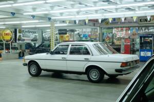 Bild 6/50 von Mercedes-Benz 230 (1977)