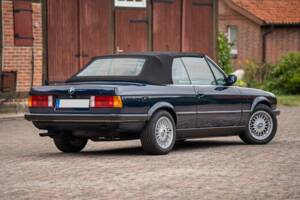 Image 15/99 of BMW 320i (1989)