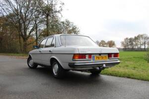 Image 8/22 of Mercedes-Benz 200 (1978)