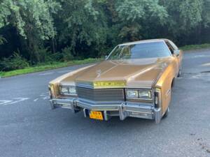 Bild 2/33 von Cadillac Fleetwood Eldorado Biarritz Coupe (1977)