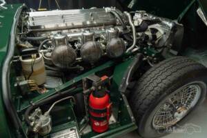 Image 3/19 of Jaguar E-Type (1970)