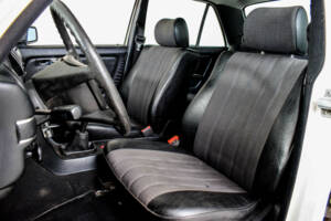 Bild 37/46 von Mercedes-Benz 240 D (1982)