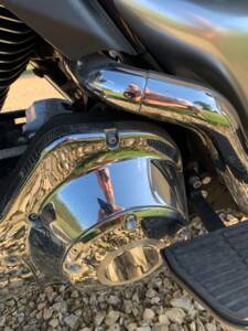Immagine 34/39 di Harley-Davidson FLHTCU-SE Ultra Classic Electra Glide (2003)