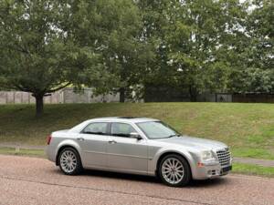 Image 36/50 of Chrysler 300 S (2008)