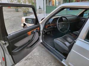 Image 12/30 of Mercedes-Benz 500 SEL (1985)