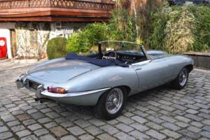 Afbeelding 7/15 van Jaguar E-Type (1968)