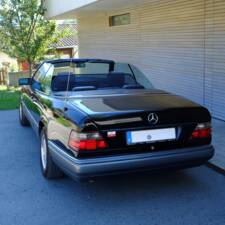 Image 2/171 of Mercedes-Benz E 220 (1994)