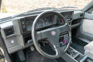 Afbeelding 28/50 van Alfa Romeo 75 2.0 Twin Spark (1988)